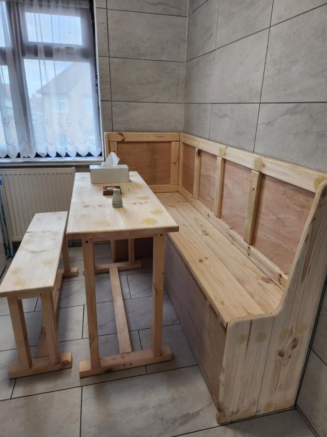 12 Minutes To Central London Kings Cross, 6 Minutes Walks To The Train Station - Free Parking 3 Bed 2 Bath Fully Refurbished Flat No Party Or Gathering Allowed Londres Exterior foto